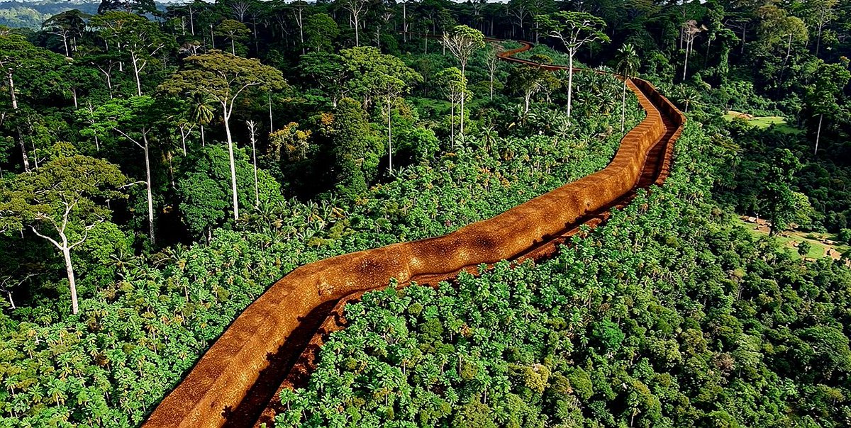 c4770803's tweet photo. Due to it's size it enclosed a variety of areas ranging from towns to forests. https://t.co/QLomIujpbC