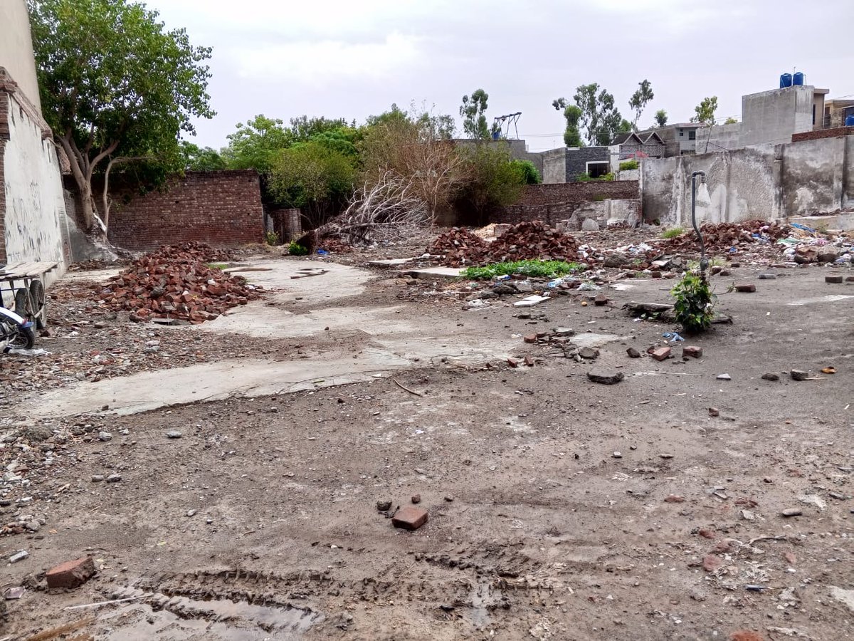 just2aliahsan's tweet image. Main #college Road 4 kanal plot for sale 2kanal front of college road and 2 kanal back 2 side open #Gule-e-Daman #housing #society plot size 71 x 240 most hot #Location best for #Multy story #building #hospital #school #contactus #Whatsapp03244436415