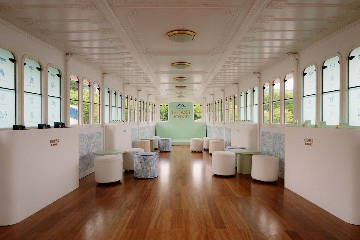 comolake_today's tweet photo. In a setting where heritage meets modern allure, Guess has chosen the timeless elegance of Lake Como to unveil its latest fragrances—Iconic Sublime and Iconic Blue: https://t.co/9AfaGNJOoe 

#comolaketoday https://t.co/LvfJY4qzrJ