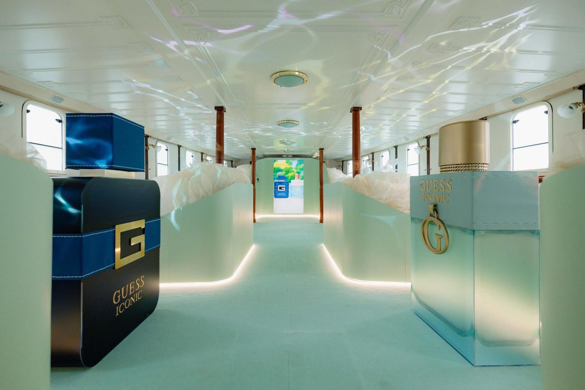 comolake_today's tweet photo. In a setting where heritage meets modern allure, Guess has chosen the timeless elegance of Lake Como to unveil its latest fragrances—Iconic Sublime and Iconic Blue: https://t.co/9AfaGNJOoe 

#comolaketoday https://t.co/LvfJY4qzrJ