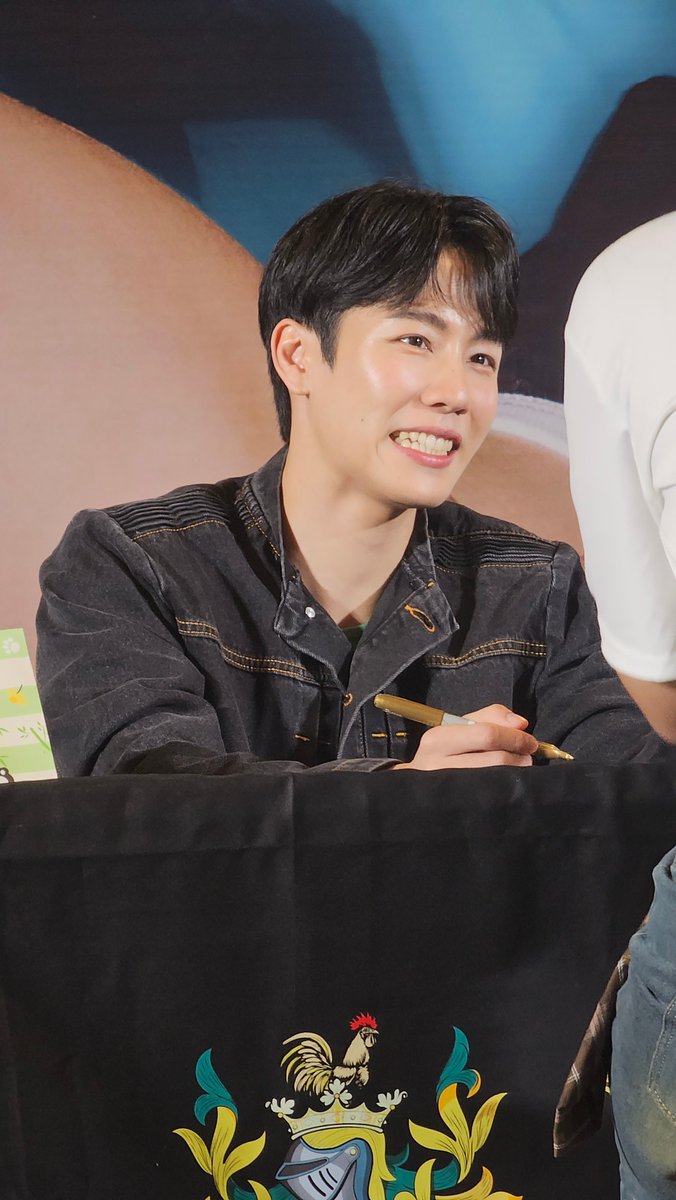 แก้มป่อง YW tweet media