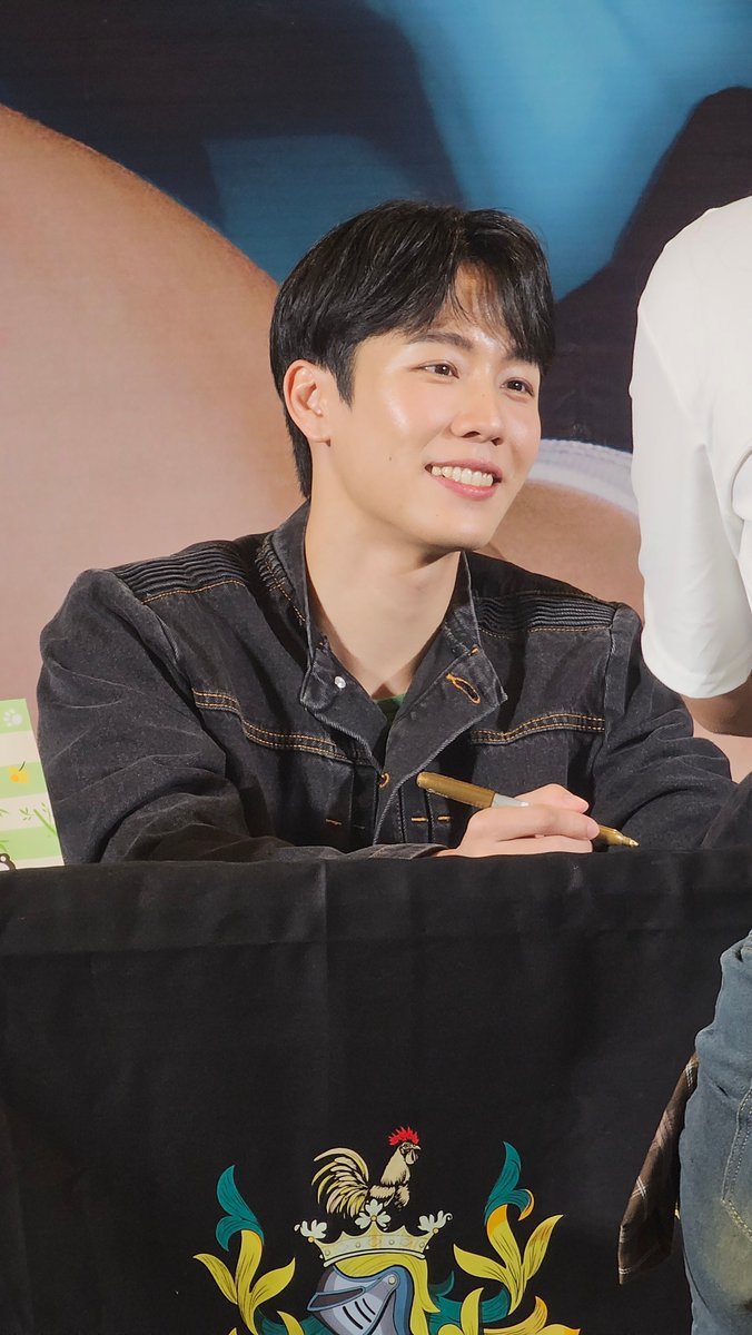 แก้มป่อง YW tweet media