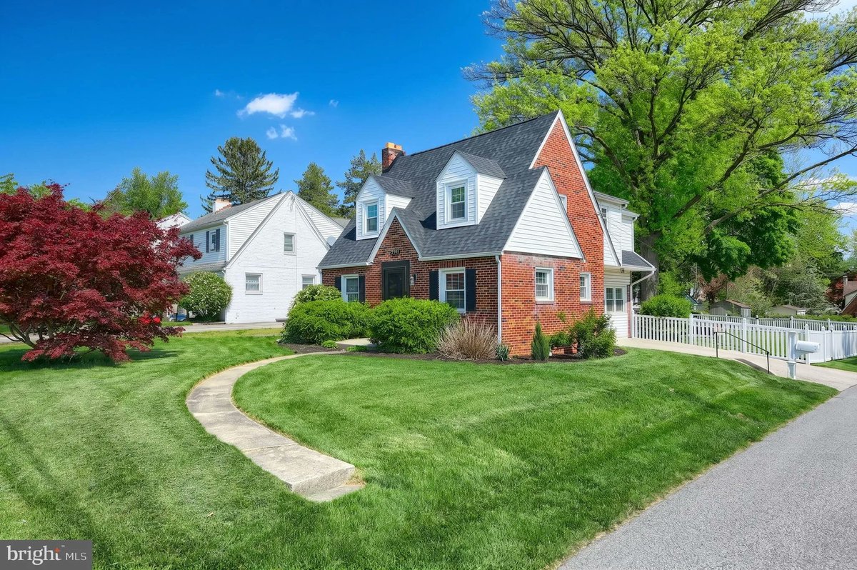GinterGroup's tweet photo. 400 Edgehill Road, York, PA, 17403
3 bed | 1 bath 1637 Sq. Ft.
Active | 249900
https://t.co/JGY59NCOpA
Welcome home to this delightful 3-bedroom Cape Cod that blends classic charm with everyday functionality. Step into a warm and inviting living room featuring a cozy... https://t.co/dI0Hsa97q0