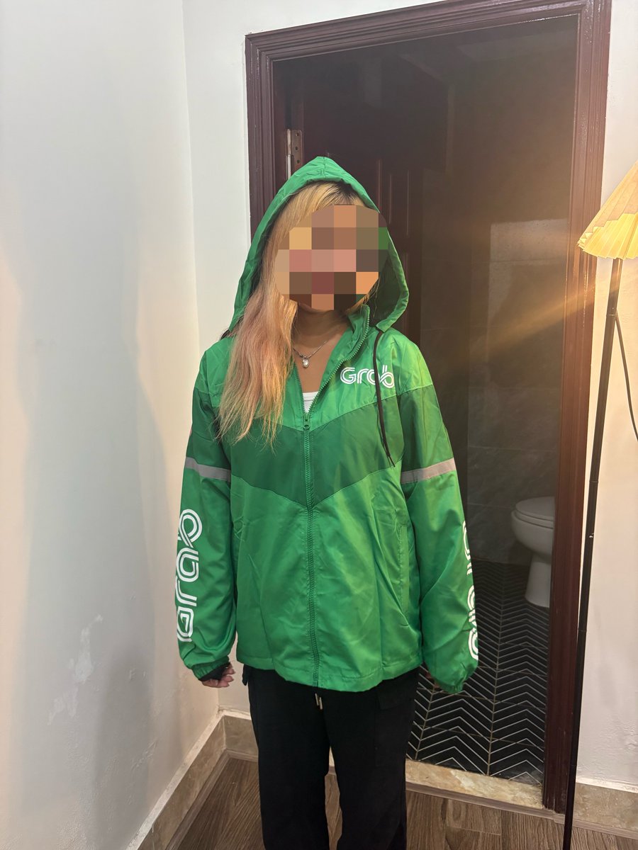 買ったww撥水加工してあるからちょっと雨降った時とか便利なんだよww