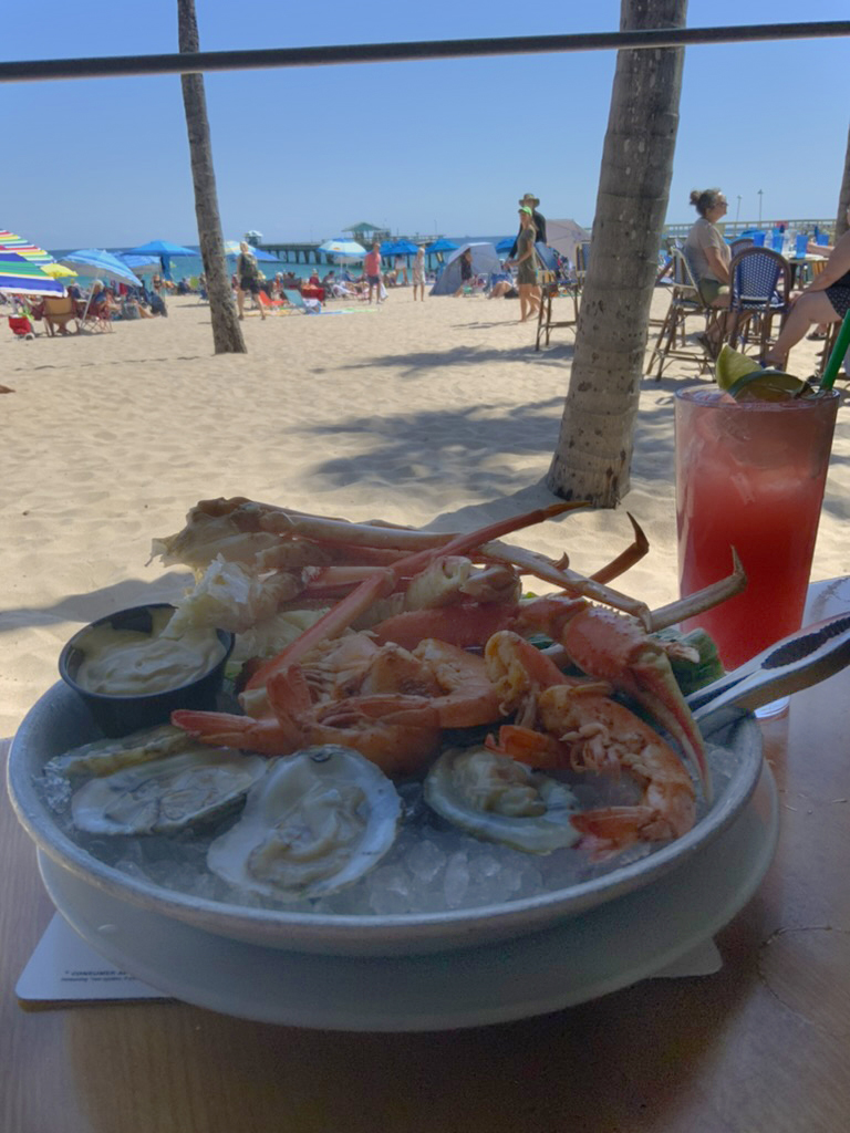 arubabeachcafe's tweet image. Saturday lunch reset! We've got what you need! 😎 🍸🌴Live music starts at noon! 🎸🍹🌊🌺 #SeafoodSampler #cocktail #livemusic #lbts #fortlauderdale #pompanobeach #onecommericalblvd #arubabeachcafe