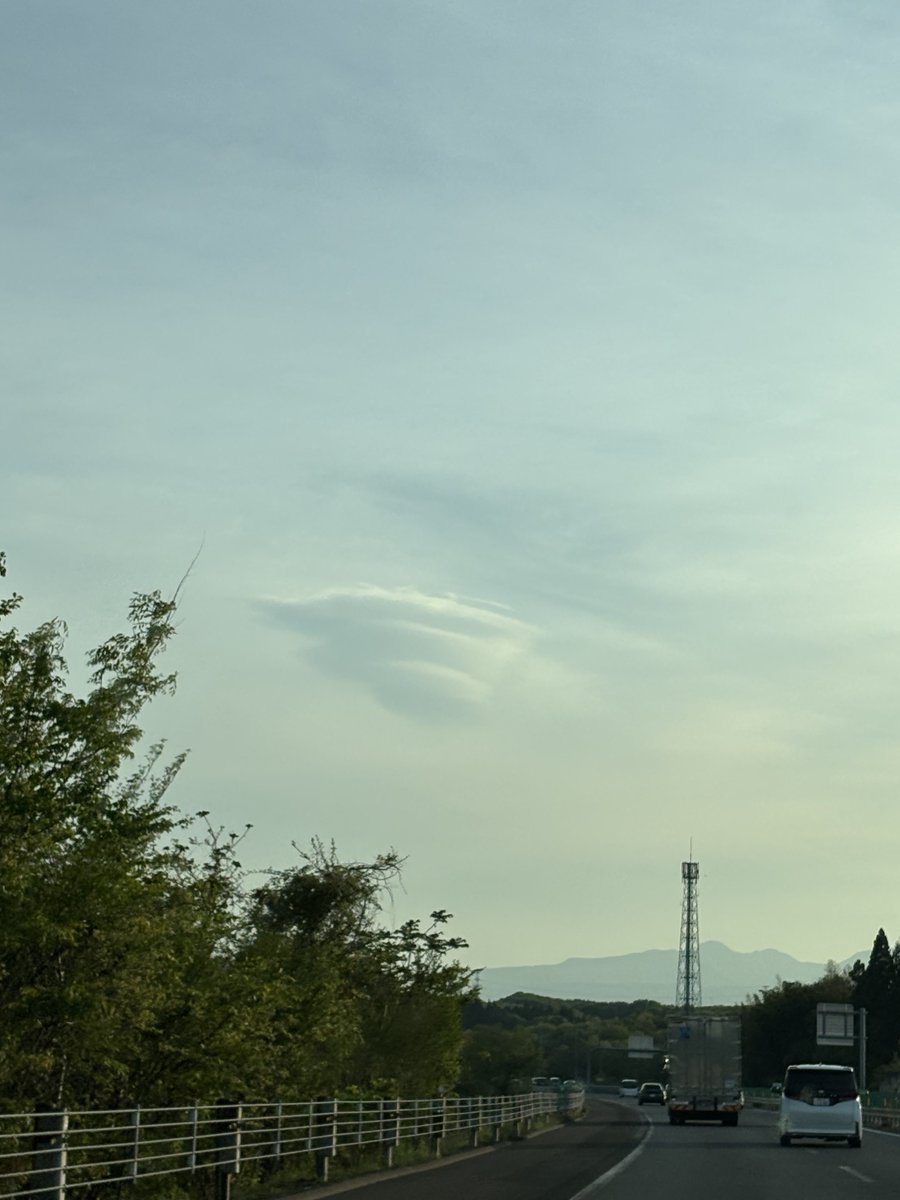 cc95541486's tweet photo. 変な雲あった😅！ https://t.co/DIPFp6IkG0