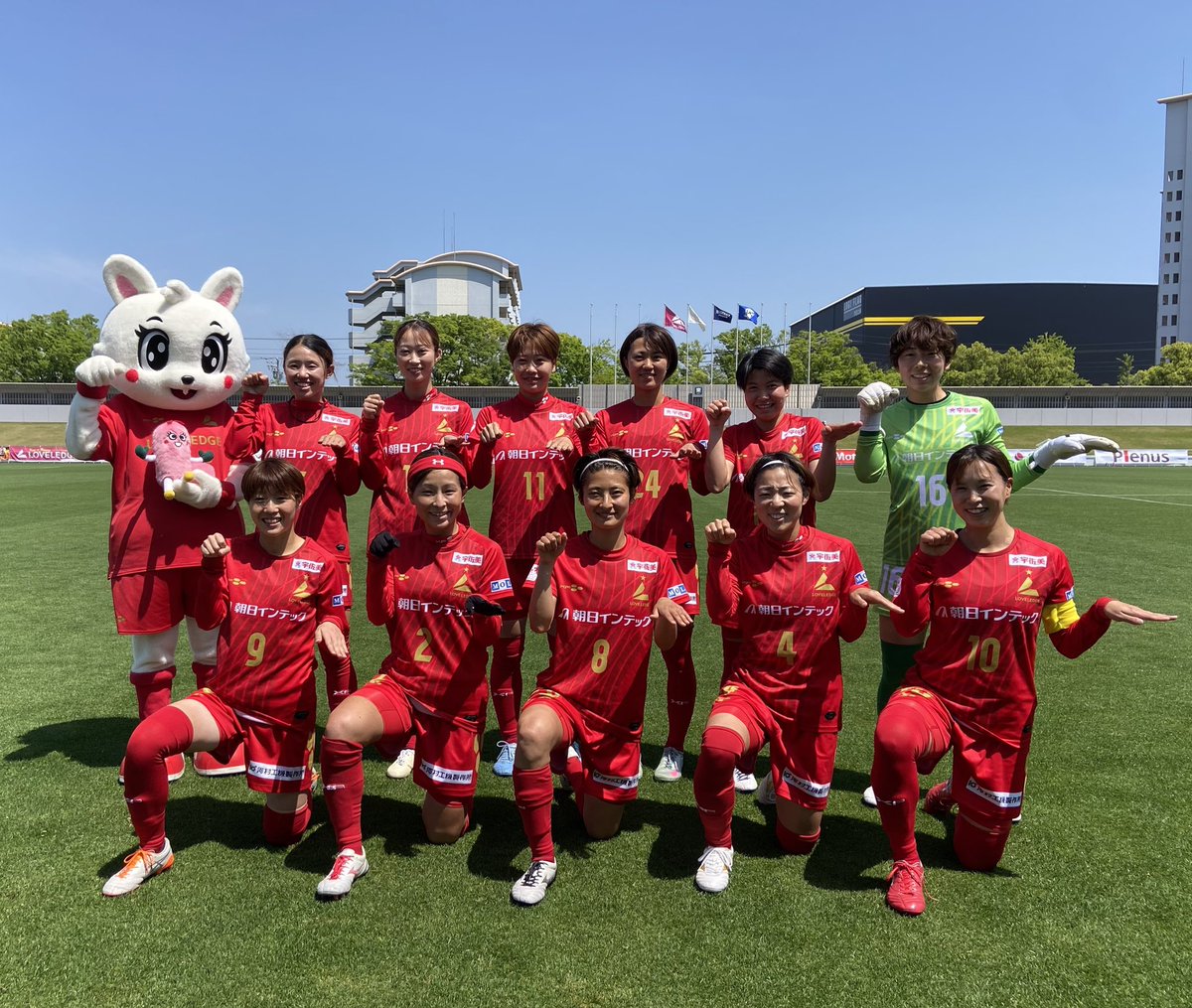 LoveledgeNagoya's tweet photo. 2026プレナスなでしこリーグ1部8節
🆚オルカ鴨川FC
1-1（1-0)(0-1)
勝たないといけない試合で、自分達のミスで勝ち点を落としてしまいました。止める・蹴るの精度をもっと上げゴール前のアイデアをもっと増やしていき複数得点できる力をつけていきたいと思います。応援ありがとうございました。 https://t.co/zRpjFx6wW0