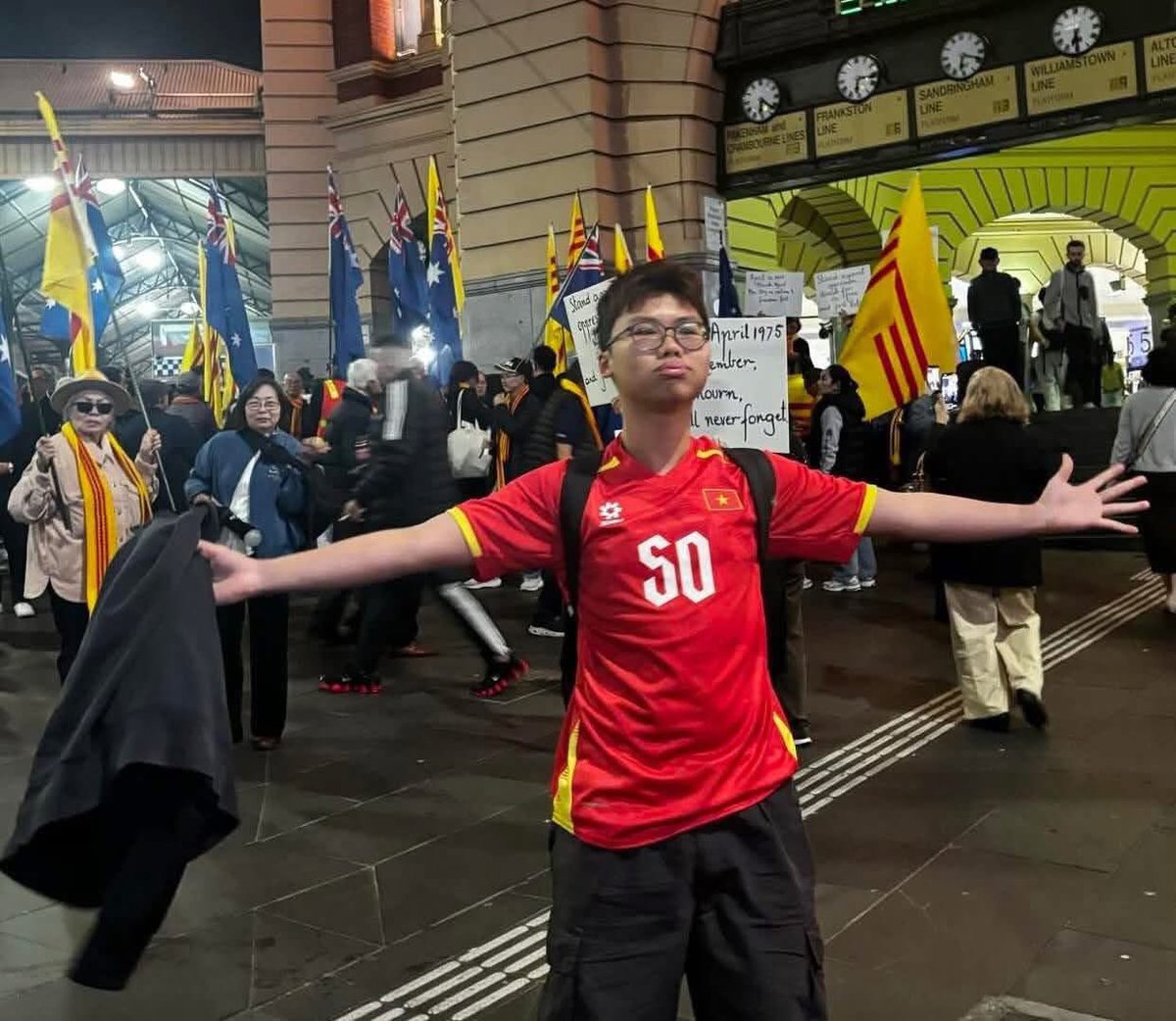 Việt Phi Trung tweet media