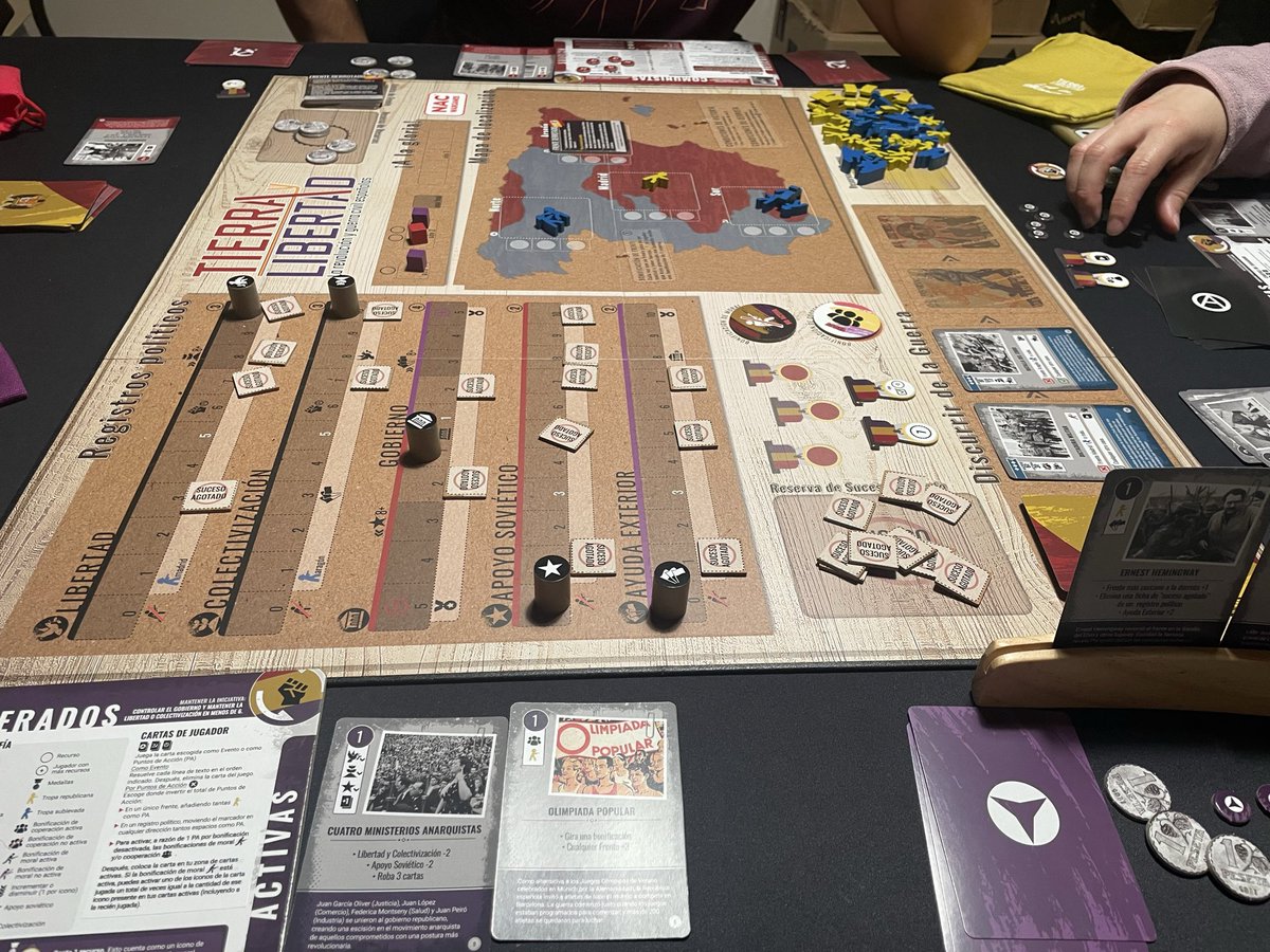 getyaya1's tweet photo. Seguimos con las buenas noches de juegos, ayer un tierra y libertad, kogge y american bookshop. https://t.co/P3jRjA0yD7