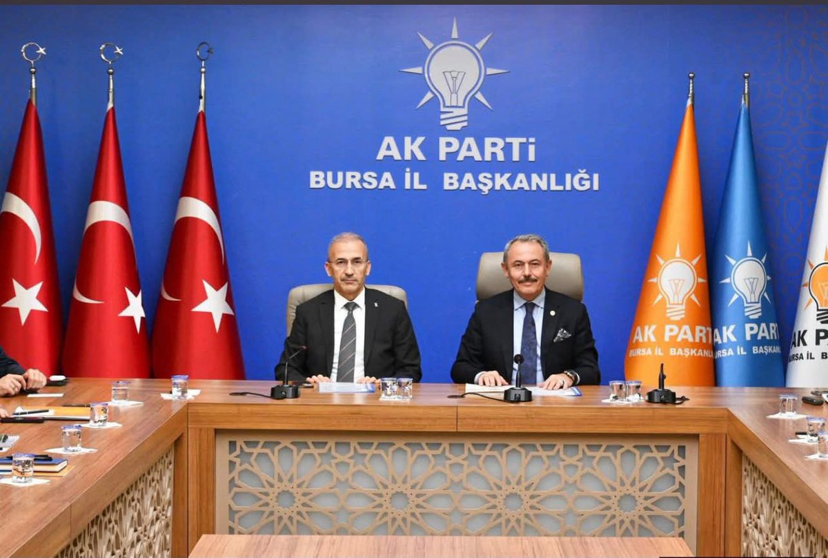 _mustafadurmus_'s tweet photo. 📍Bursa İl Başkanlığı

İl Koordinatörümüz, Denizli Milletvekilimiz Sn. Şahin Tin’in başkanlığında; İl Teşkilat Başkanımız ve İlçe Başkanlarımızın katılımıyla Teşkilat Değerlendirme toplantımızı gerçekleştirdik.

“İstişare eden yanılmaz” düsturuyla, birlik ve beraberlik içinde milletimize hizmet yolunda azimle çalışıyoruz.

Durmak yok, yola devam…

#AKİnegöl
#AKBursa