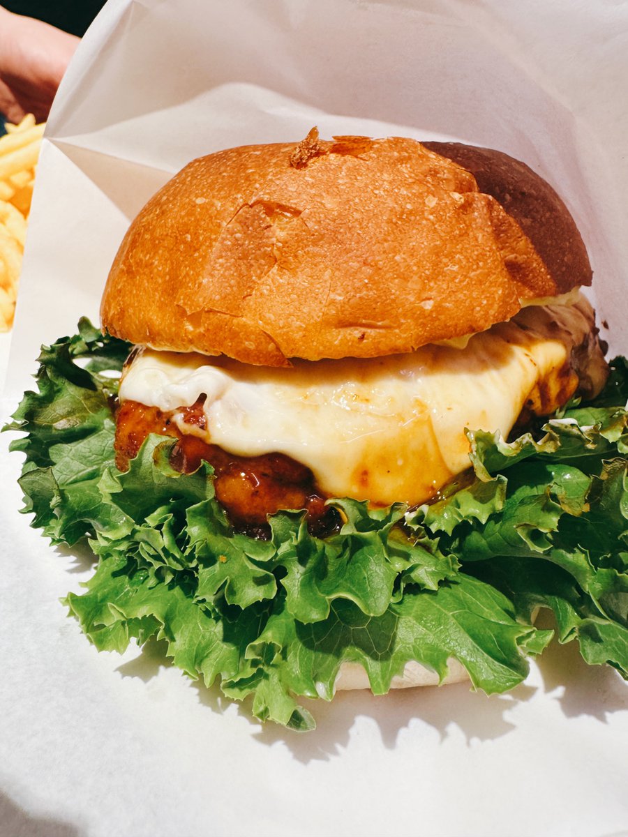 行きつけのお店で、自慢できるオムライスとハンバーガー🍔