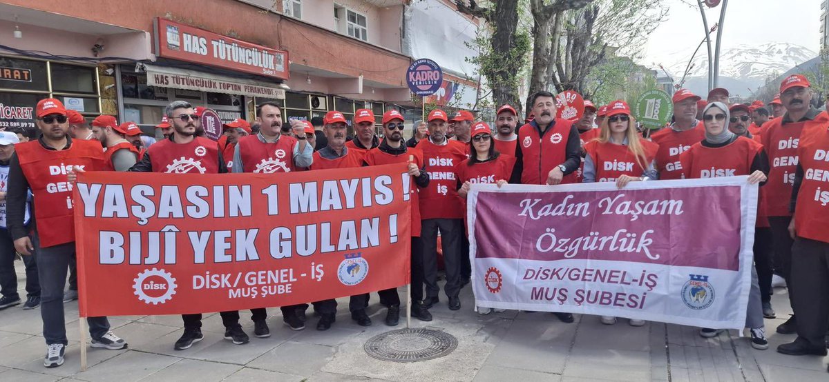 sumeydd's tweet photo. #bijî1êgulanê 
#Yaşasın1mayıs
#1mayisemekvedayanismagünü https://t.co/c1jUmsFdOF