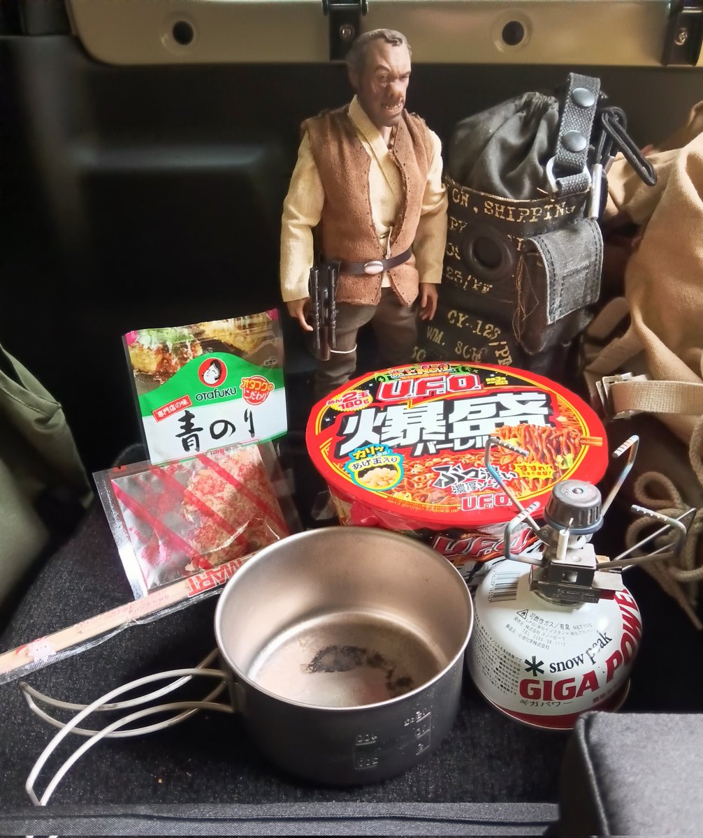 keke___i's tweet photo. サイドショウ 1/6《コーネリアス・エヴァザン》と車中泊キャンプ🌟

「晩飯はカップ焼きそばを作るぜっ 相棒！」 https://t.co/rLh9liq7qy