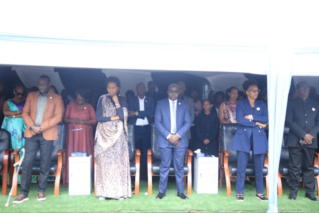 RutsiroDistrict's tweet photo. #Rutsiro: mu Murenge wa Boneza, ku kigo cy'amashuri cy'Indashyikirwa, habereye igikorwa cyo #Kwibuka32 Jenoside yakorewe #Abatutsi mu 1994. Hon. @uwiringiyimanap na Meya @dative_kayitesi bifatanyije n'abaturage mu gikorwa cyo kwibuka. @RwandaLocalGov 1/2 https://t.co/m07xRESKJ7