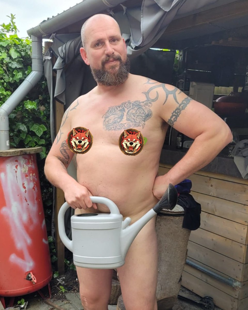 Happy naked gardening day. Make it a great day and be carefull with the pruning shears. Have fun, you $KENDU it. #nakedgardeningday
