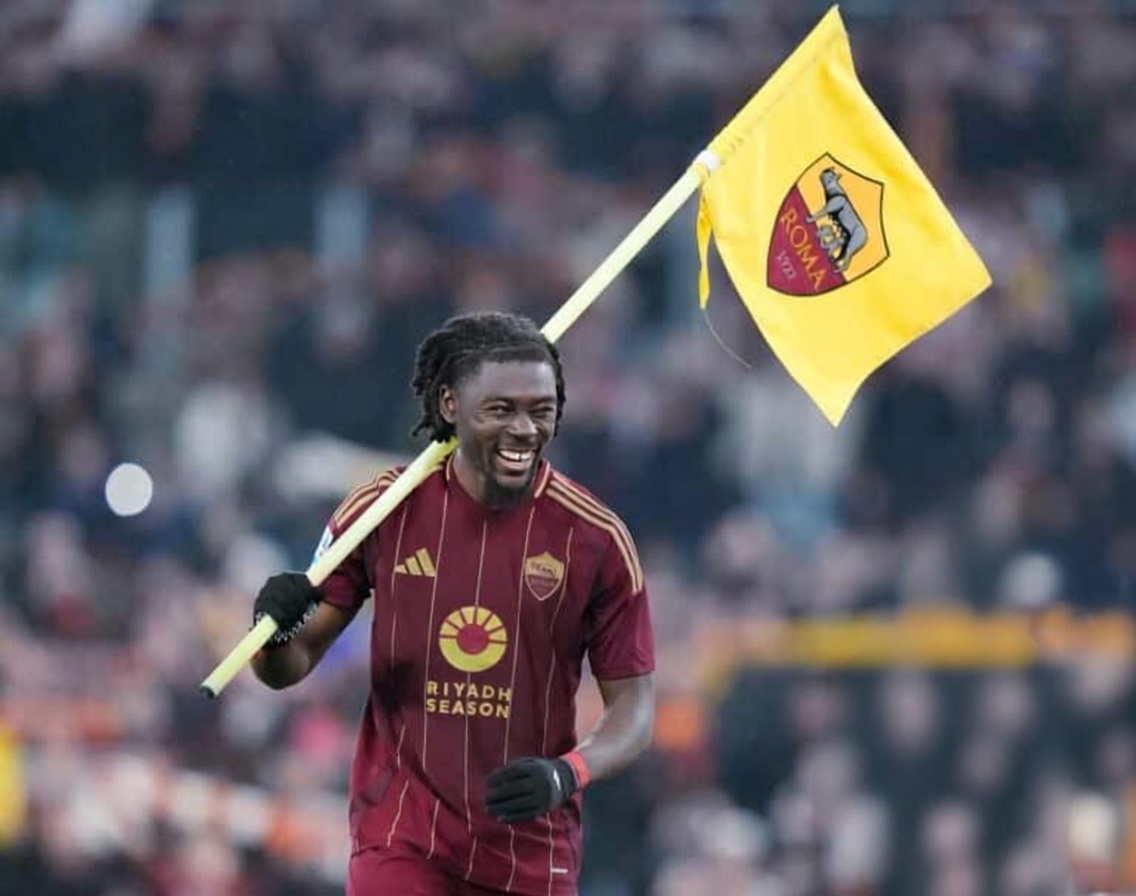 7ettedecoppe's tweet image. 🚨La posizione chiave su Manu #Konè è quella della #AsRoma: in estate il club è stato molto fermo nel respingere ogni apertura, considerandolo un giocatore centrale e indispensabile nel progetto tecnico. Anche la proprietà #Friedkin e lo staff tecnico hanno fatto muro, ribadendo