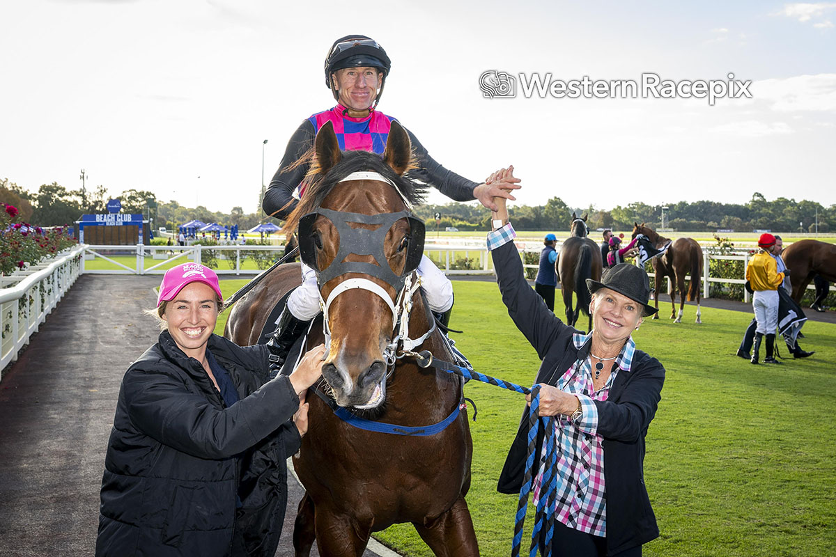 Western Racepix tweet media