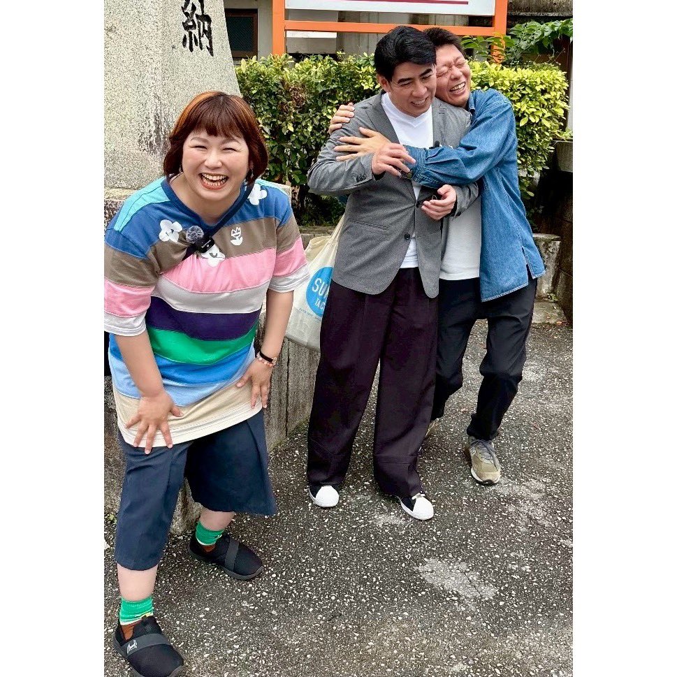 hayabusa415's tweet image. 島田秀平兄やんが
はやぶさとシウマさんを
撮影してくれた写真は
どれも自然体でほっこり♨️

3人withいっつんが揃うと
ずっと笑ってばかりだったな😊

笑う門には福来る🌟

全チャンネルを登録して
公開をお待ちあれ📹

#沖縄
#youtube
＃開運ぶっさんねる
＃琉球風水志シウマ
＃島田秀平のお開運巡り