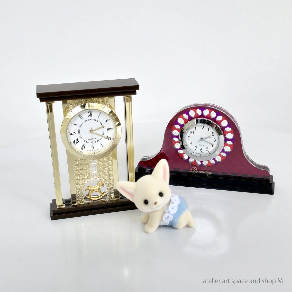 art__shop___M's tweet image. 卒業生代表プロダクツ POPUPアイテムを紹介します。

作家：卒業生代表プロダクツ

レトロ調ミニ置時計「ドリーミィ」
・２色：レッド／グリーン
各¥5,180 (tax in)

下記URLより購入いただけます。
▼
artspace-shop-m.com/product-catego…

#卒業生代表プロダクツ 
#POPUP