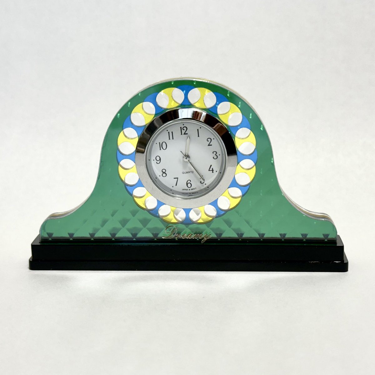 art__shop___M's tweet image. 卒業生代表プロダクツ POPUPアイテムを紹介します。

作家：卒業生代表プロダクツ

レトロ調ミニ置時計「ドリーミィ」
・２色：レッド／グリーン
各¥5,180 (tax in)

下記URLより購入いただけます。
▼
artspace-shop-m.com/product-catego…

#卒業生代表プロダクツ 
#POPUP