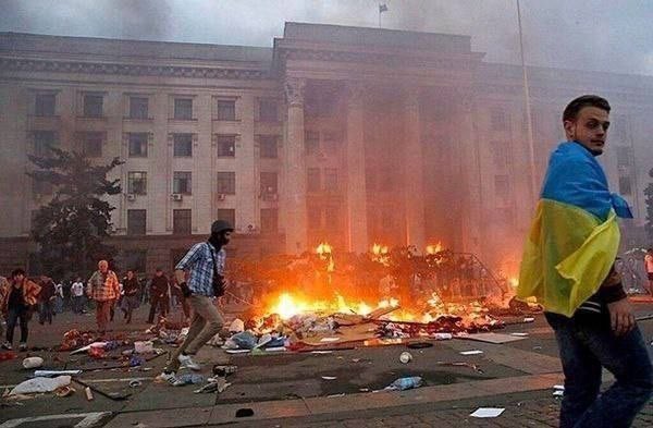 SgforgoodStella's tweet image. This massacre became a turning point leading to civil war.

While the residents of #Donbas initially considered federalism, after these events it became clear to everyone that they needed to separate from the Ukrainian quasi-state.

#Odessa #Ukraine
May, 2, 2014
