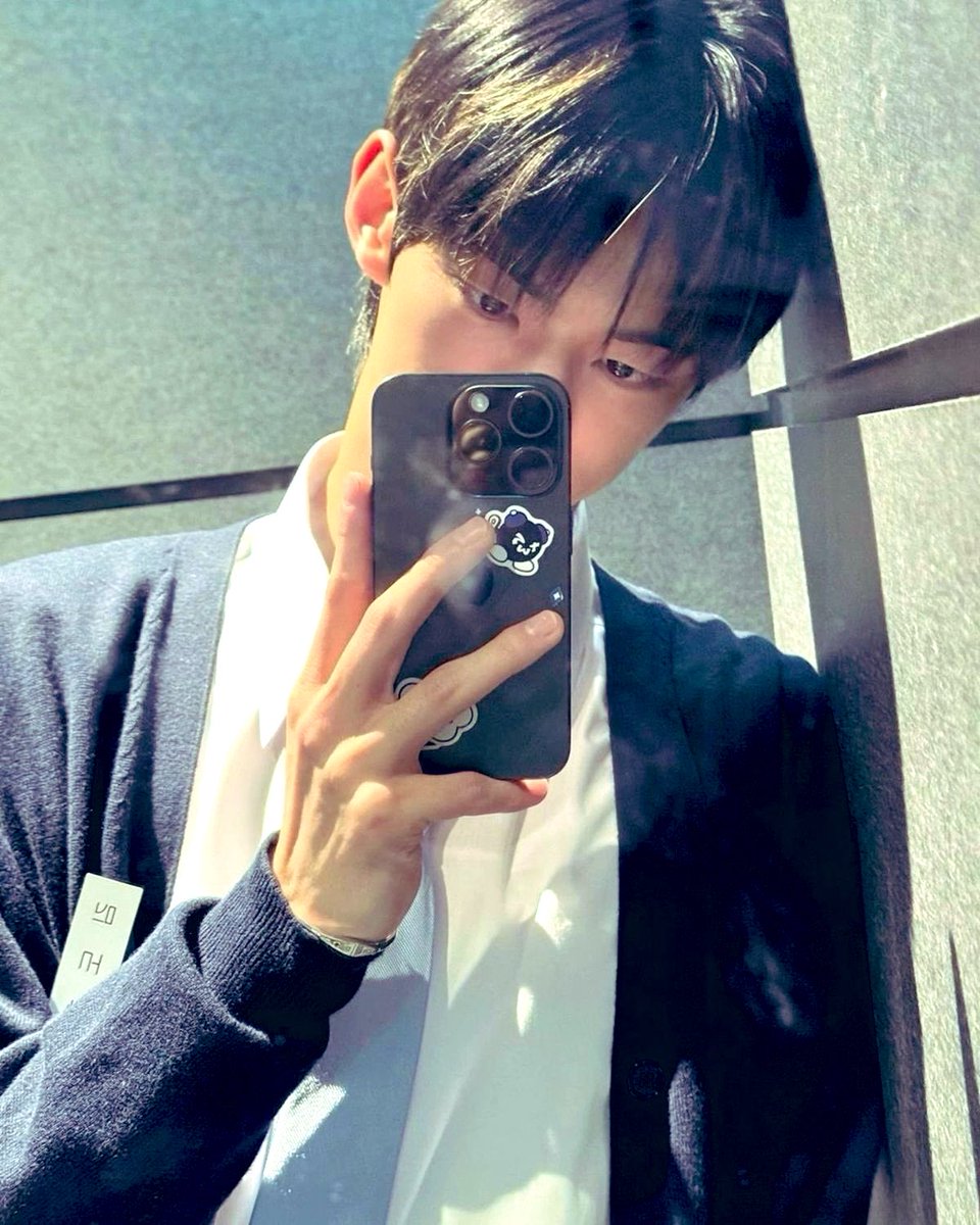 yudozy's tweet image. how do we feel about the blue 🐟

#SSD #SaiSelcaDay #42SD #TWS #DOHOON