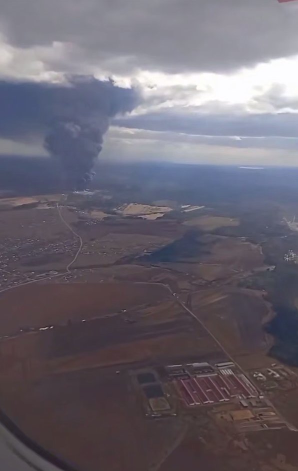 NOELreports's tweet image. The fire at the oil pumping station in Perm, Russia, is still ongoing for a third consecutive day. #Russia
