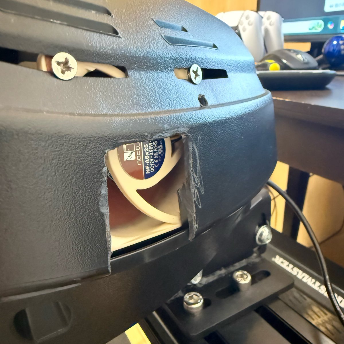 シム環境アップグレード

旧PCさん15年近くお疲れ様でした
新しいPCさんこんにちは

GWのセールでデカテレビさんもこんにちは

ハンコンのバカうるさくなったファン交換と追加ファン導入
冷え冷えいい感じ🧊

テラさん <a href="/simracingtera/">シムレーシングテラ</a>  パソコンのご相談乗ってもらいありがとうございます😊