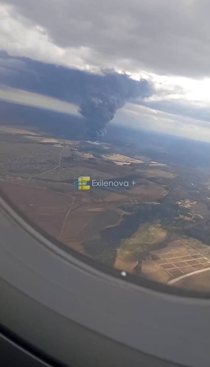 OpachiAndrea's tweet photo. I “grandi successi” della “grande russia” di Putin ormai si vedono anche dai voli di linea.
I droni FirePoint stanno colpendo il cuore del regime: petrolio, raffinerie, export. https://t.co/DxwqB7TFzE