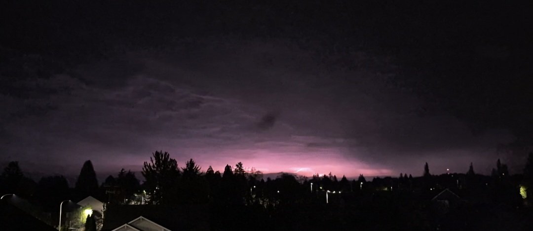 chriscabe3's tweet image. #Lightning 🌩⚡️looking south from #greshamOR #orwx May 2nd 1am #orwx @fox12oregon @MarkNelsenWx @major_weather @CamilaOrtiTV