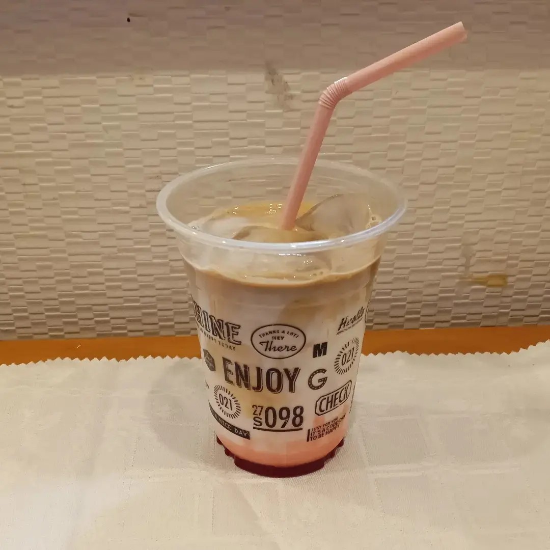 horichan031725's tweet image. ポカポカ天気に美味しい
アレンジコーヒー☺

①エスプレッソトニック🥤
②オレンジアメリカーノ🍊
③フレーバーラテ【苺】🍓

みなさんのオススメの
アレンジコーヒー教えてください

#コーヒー 
#coffee 
#アレンジコーヒー 
#エスプレッソトニック 
#オレンジアメリカーノ 
#フレーバーラテ