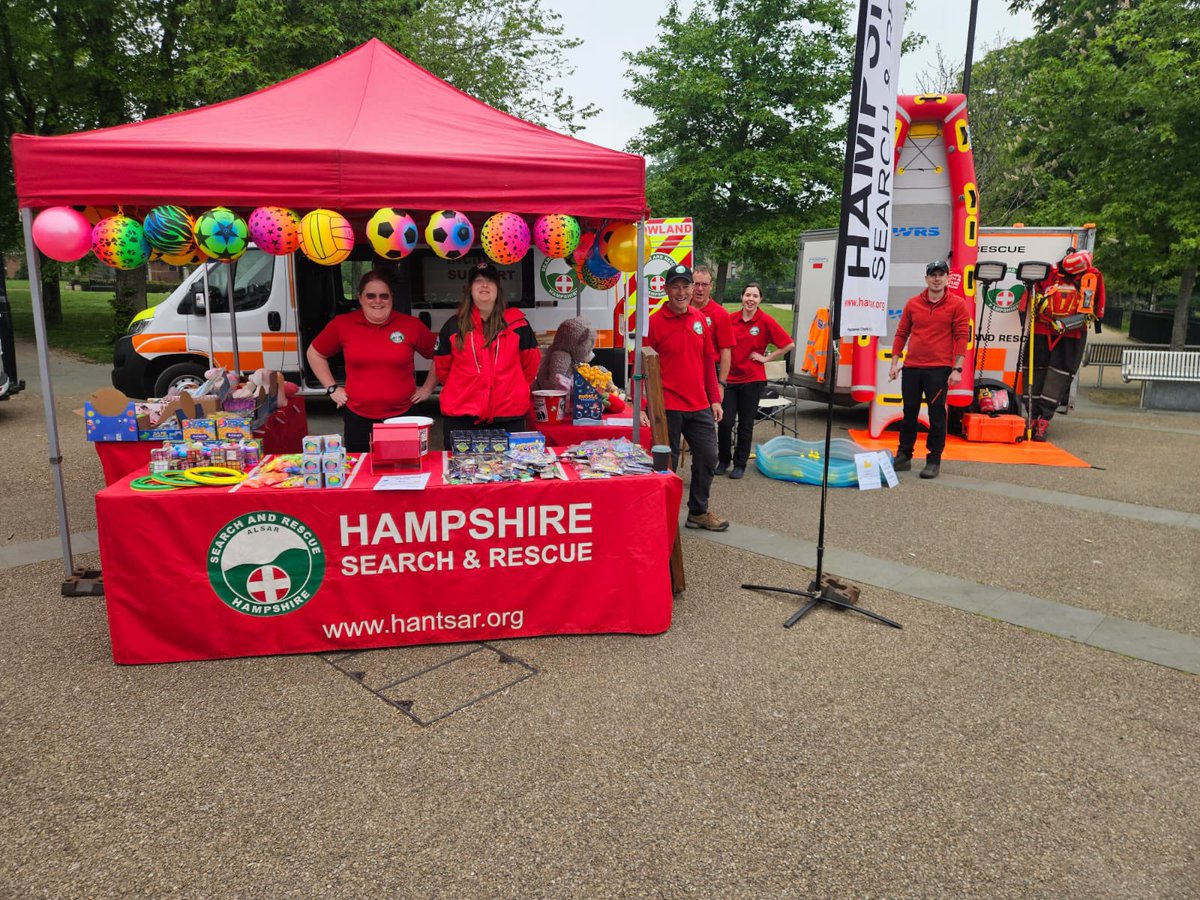 HANTSAR's tweet photo. Catch the team today at the Eastleigh 999 Day a Free Family Event from 10am till 4pm in the town centre.

Help keep us operational and find out all about the team, what we do, how we do it and the skills our volunteers learn and develop! 

#Eastleigh #fundraising #HANTSAR https://t.co/1fAAZWBfdL