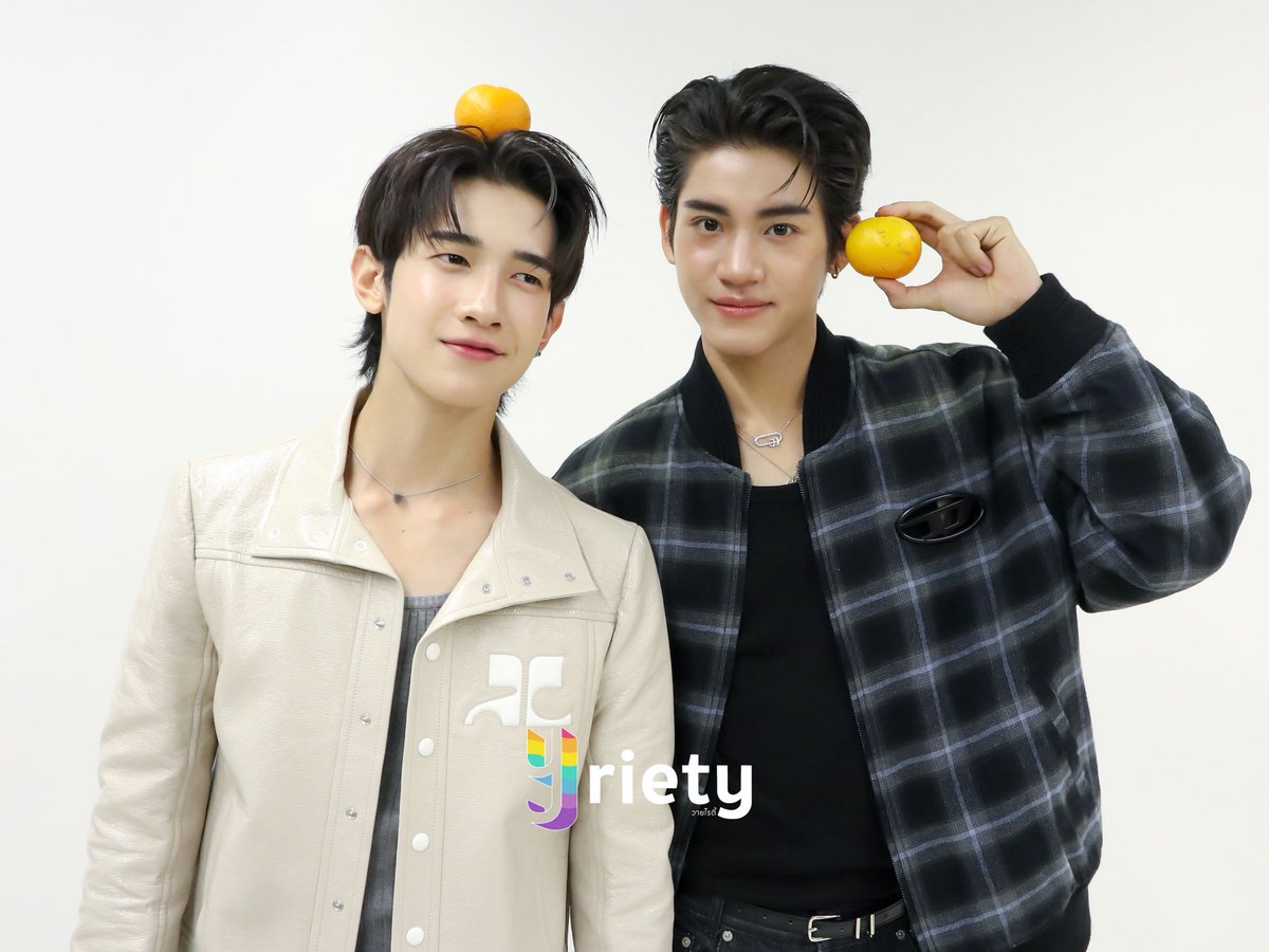 Yriety's tweet photo. ต้นส้มอยู่บ้านเขา แต่ใครจะน่ารักเท่าโก๋ 1 โก๋ 2 “แอลม่อน - โปรเกรส” #AlmondProgres 🌳🍊
ALMONDPROGRESS WOF PRESS TOUR
#WhenOrangesFall
#Almondbabybigboy
#ProgressPassawish
#Yriety https://t.co/qWOVB78MoG