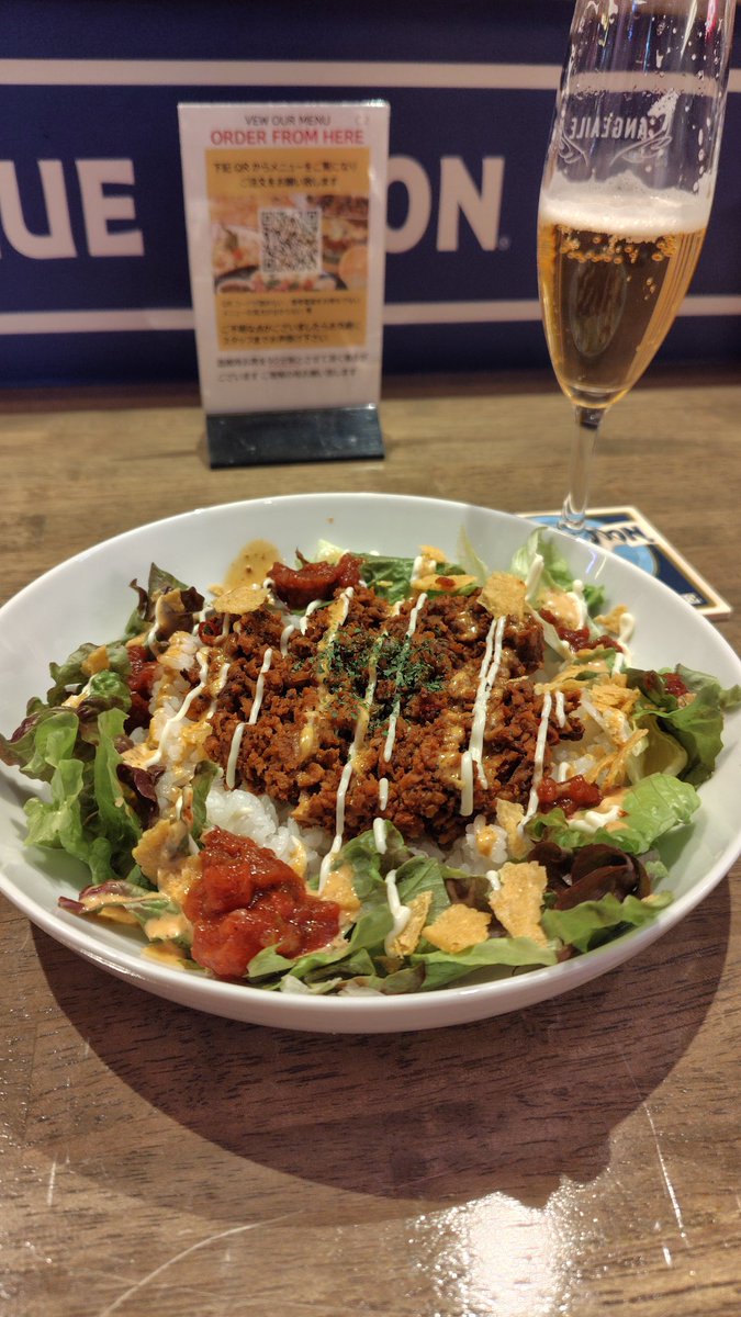 TOTSUKAZEHAYATO's tweet photo. 映画前にタコライスで腹拵え
チケット掲示でビール一杯サービス
#ALOHATABLE https://t.co/HwfkoibffW