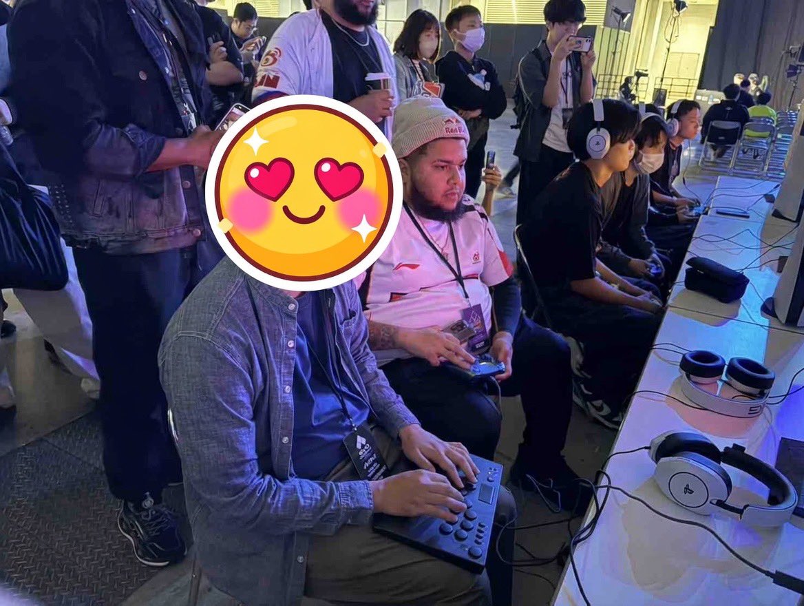 yoshiki_sps's tweet photo. 兄貴がEVO JAPANのスト6でDAY1抜けて今日MenaRD選手に負けたって写真送られてきた

ここまで勝ち進んでんのマジすげーや、、 https://t.co/dbpuiGvgus