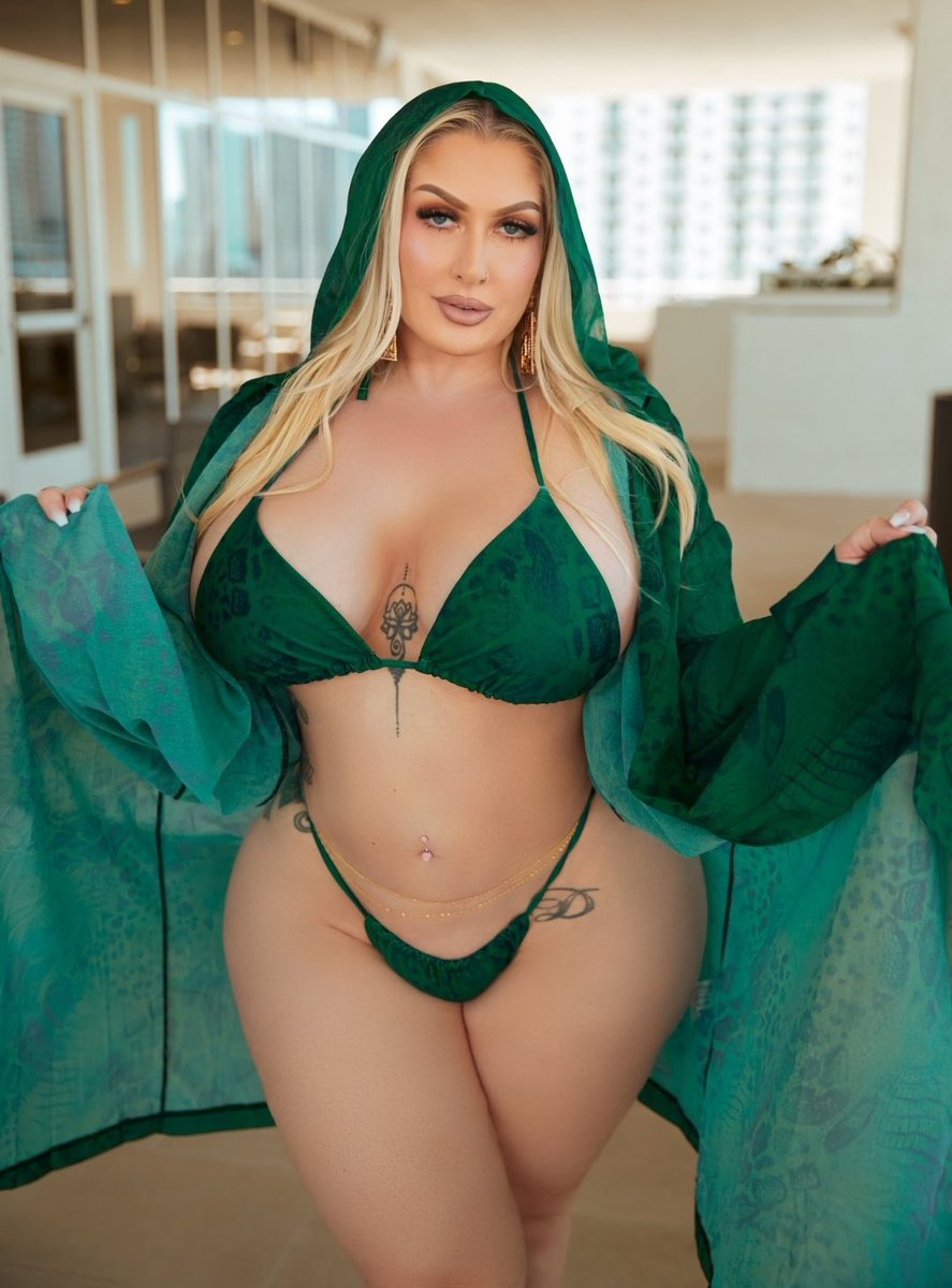 The perfect <a href="/mzdaniii/">Mz. Dani 👑</a> absolutely STUNNING 😍
check her out #gooners