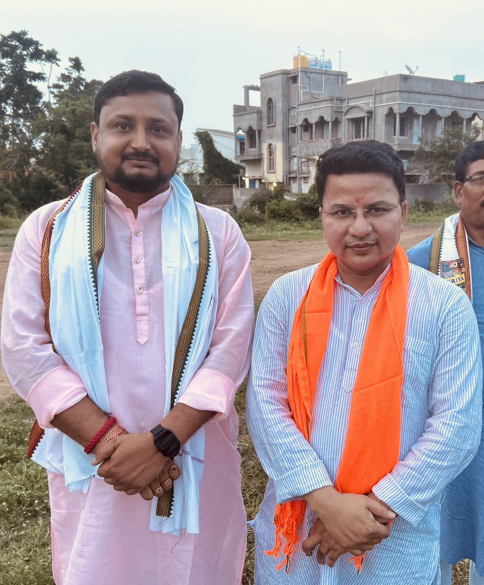 arupdash_bjym's tweet photo. ভারতীয় জনতা পার্টি পশ্চিমবঙ্গের সাধারণ সম্পাদক তথা পুরুলিয়া লোকসভা কেন্দ্রের লোকপ্রিয় সাংসদ মাননীয় শ্রী @JyotirmayBJP মহাশয়ের শুভ জন্মদিনে জানাই আন্তরিক শুভেচ্ছা।

রাষ্ট্র সেবায় তাঁর এই নিষ্ঠা ও অঙ্গীকার আগামী দিনেও অব্যাহত থাকুক, এই প্রার্থনা করি। https://t.co/Jgh5rN0UQT