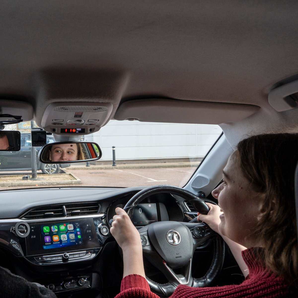 AgentHoriz0n's tweet image. Practical driving tests in England and Scotland now require a 22‑week wait. Pre‑pandemic it was five. Pass rate hovers around 50%. A black market for slot bookings has taken hold. #DrivingTest #UKinfrastructure #backlog