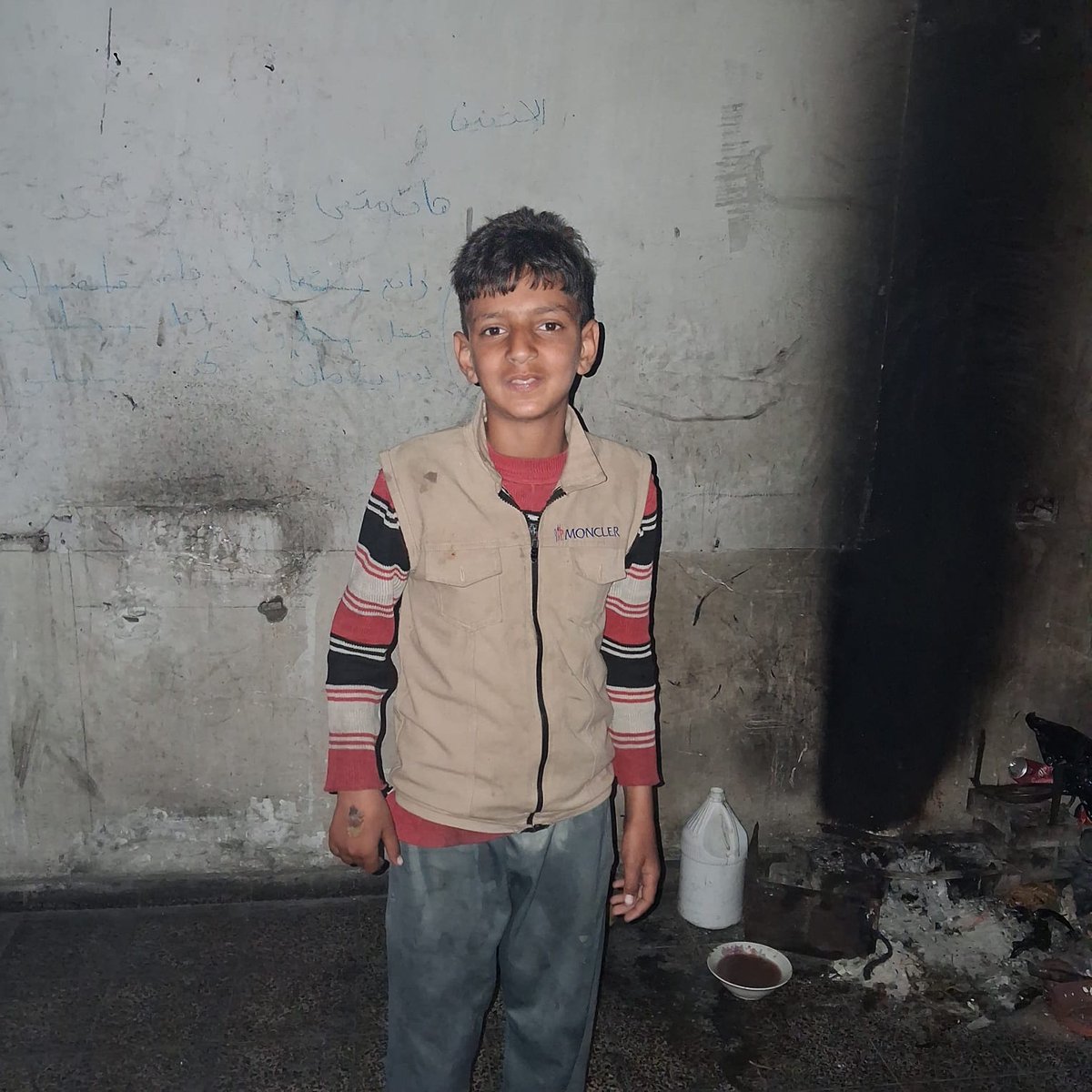 abrahym81269's tweet photo. Life became pain. I can’t provide treatment or even food for my child anymore. We are broken. 💔
#Gaza #HelpGaza #SaveAChild #UrgentHelp
@ireallyhateyou @indianloonie https://t.co/XcFTwyYIAo