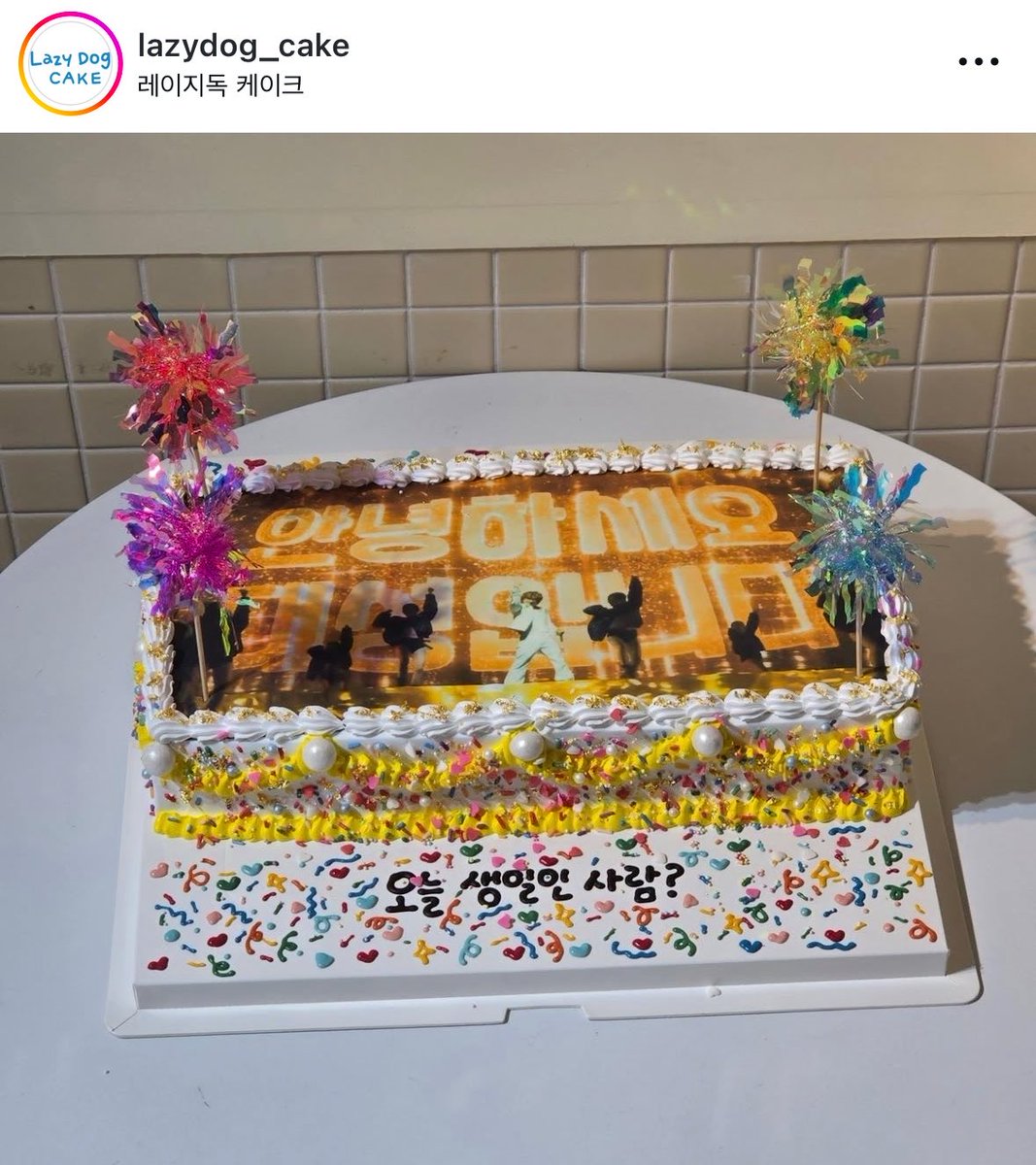 DAESUNGintl's tweet image. lazydog_cake Instagram post

“They ordered a cake to celebrate DAESUNG’s Coachella performance and birthday!

It was such an honor to personally make a cake for Daesung, whom I have been a fan of since I was young!!

It’s unbelievable to see Daesung holding it in person on