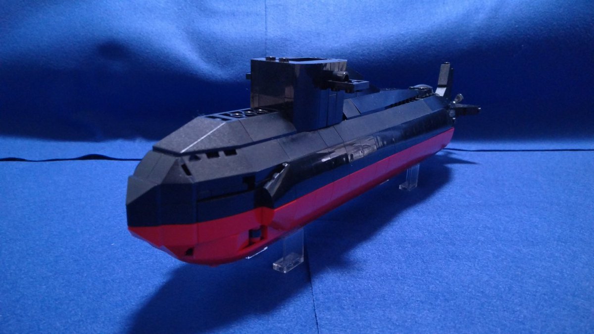 svk0v's tweet photo. ペズ級潜水艦
バルベルデ海軍の通常動力型潜水艦。元はブリック共和国が輸出用に建造したBSS-970型潜水艦を旧政権時に導入したもの。革命後も同国海軍で引き続き使用されているが、部品調達や整備問題により稼働率は低いと見積もられている。
#レゴ艦船 #ミリレゴ https://t.co/52vYv7aNJr