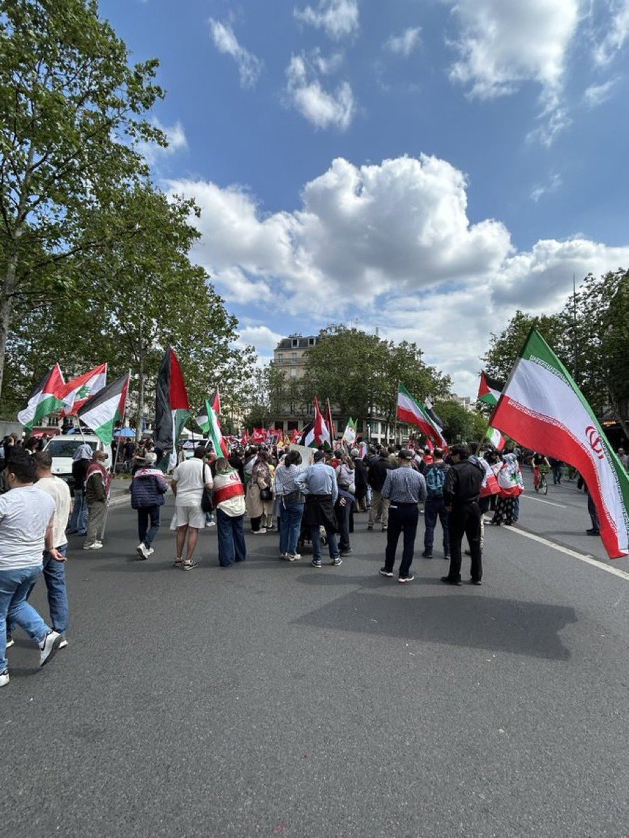 Résumons. Pour les Insoumis, des Français qui viennent faire la fête au Canon français pour chanter du Sardou et manger des produits du terroir, c’est FACHO. Mais manifester le 1er mai avec les groopies des Mollahs qui massacrent les Iraniens, c’est OK. La folie de ces haineux.
