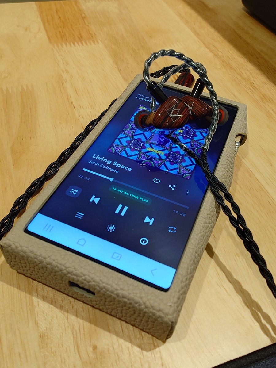 shhrbsh's tweet photo. Vibin' with JC on a Saturday afternoon.
#A&amp;ultima
#SP4000
#NobleAudio
#LuBan https://t.co/UMWlWsqw5K