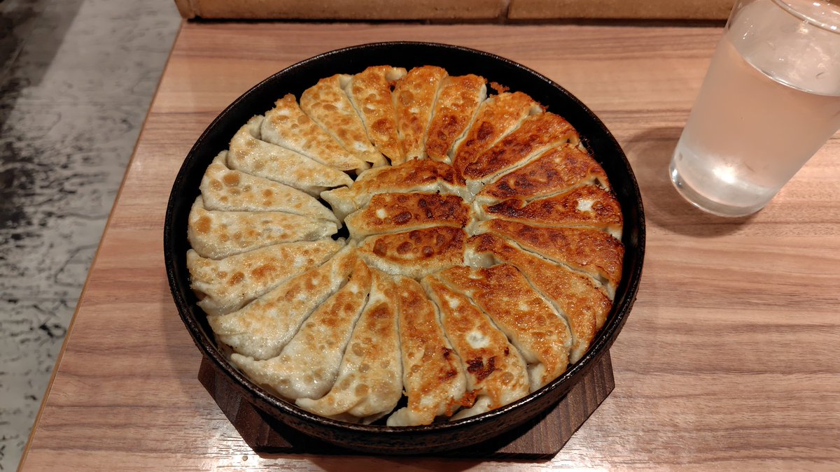 福岡に来たら絶対に食べたいと思っていた鉄鍋餃子を食せて良かった……！！