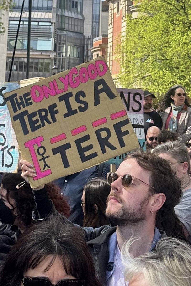 PolFacts's tweet photo. @TransForumUK @KemiBadenoch Do you support these transactivists promoting violence too? Shouldn't they be arrested? https://t.co/oP3zd6tm0R