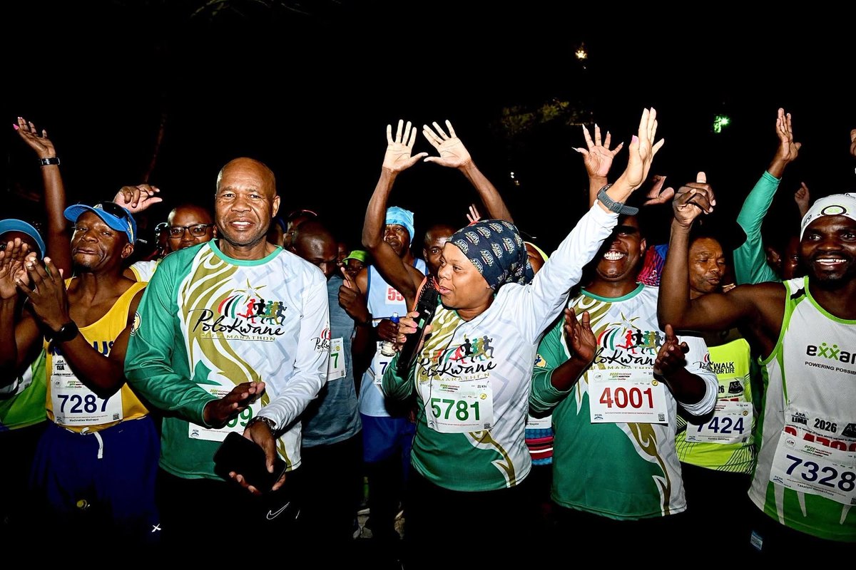 PhophiRamathuba's tweet photo. Runners are generally happy people. Proud moments indeed when one see the number of people participating in physical activities increasing. Every leader wants to lead a healthy nation. I did my part 21km. Next time please join. Start by walking we all started somewhere https://t.co/rAW8zVNLKa