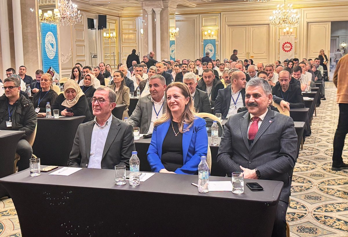 diskinsesi's tweet photo. DİSK Genel Başkanı Arzu Çerkezoğlu, DİSK Genel Sekreteri Tayfun Görgün, DİSK Genel Başkan Yardımcısı Remzi Çalışkan, DİSK Genel Başkan Yardımcısı Alaaddin Sarı, DİSK Yönetim Kurulu üyesi Şükret Sevgener Tekstil İşçileri Sendikamızın 16. Genel Kurulu’na katıldı. https://t.co/k9O1wC4KAb