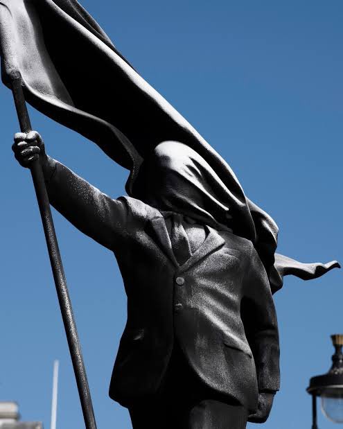 bhaumikgowande's tweet photo. Blinded by the flag he worships!
Banksy strikes again by capturing how devotion turns into delusion with this new statue in Central London. https://t.co/UCw53Mp63O