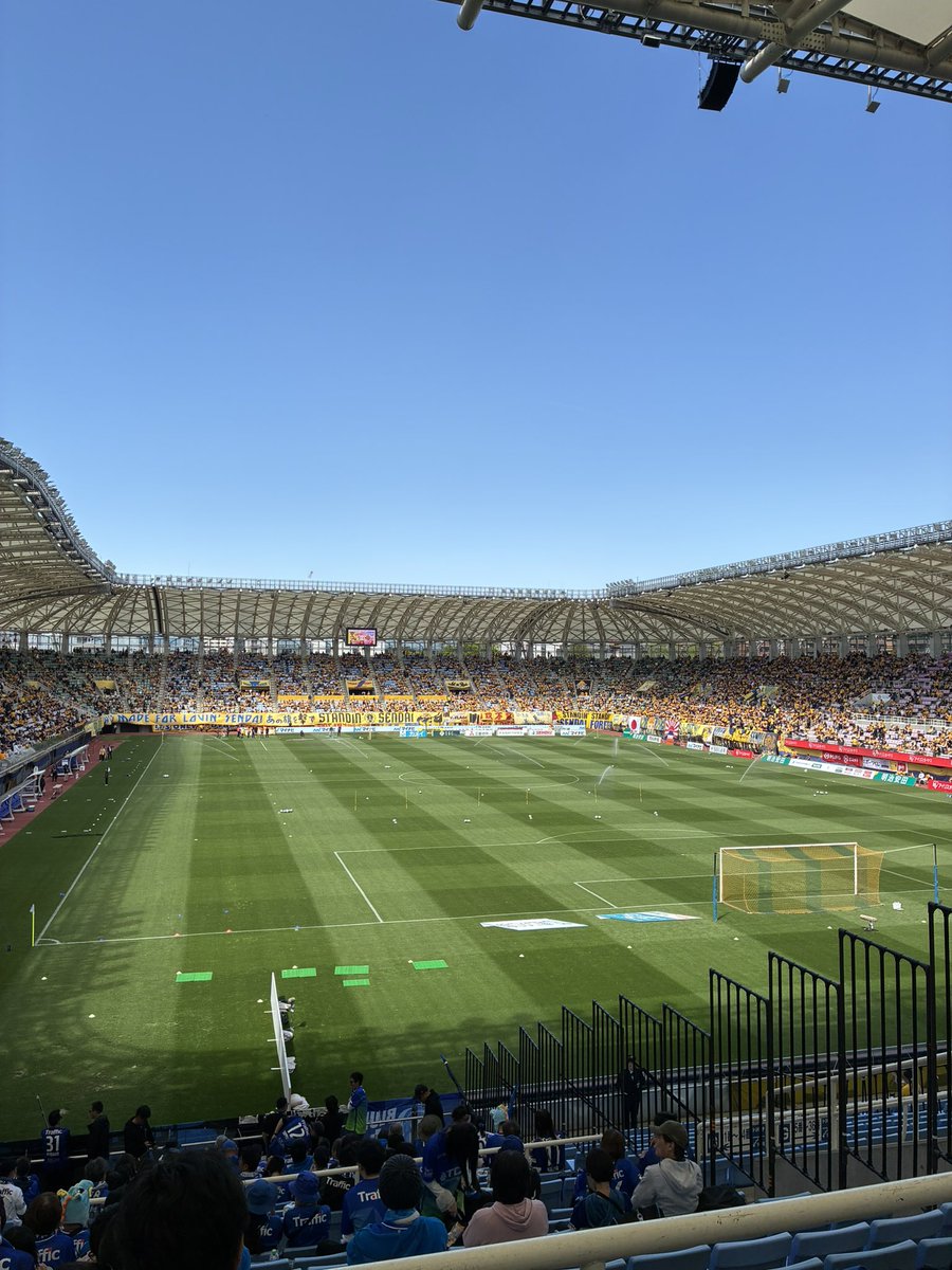 勝ったどーー！！！！！
ものすごい風やばいみたいなこと言ってたけどスタジアム入ったらそーでもなかった感じなの、やっぱ屋根つきっていいなーって思いました
あと、仙台ゴール裏のみなさんの満席ピョンピョンしてるのすごくかっこよかった、あんなふうになりたい
#ブラウブリッツ秋田 #ベガルタ仙台