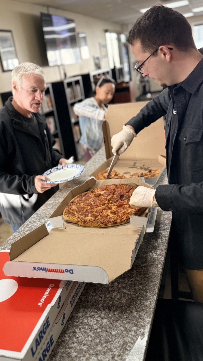 AnchorOside's tweet image. What an amazing Friday Night ✨📸

We shared a wonderful dinner thank you to Domino’s for taking care of us and providing our meal! 🙏

Dinner:
• Pizza 🍕 
• Cake

#photos #fridaynight #biblestudy #moments